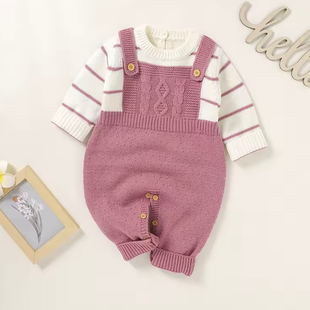 ROMPER KNITTED IN OVERALL DESIGN