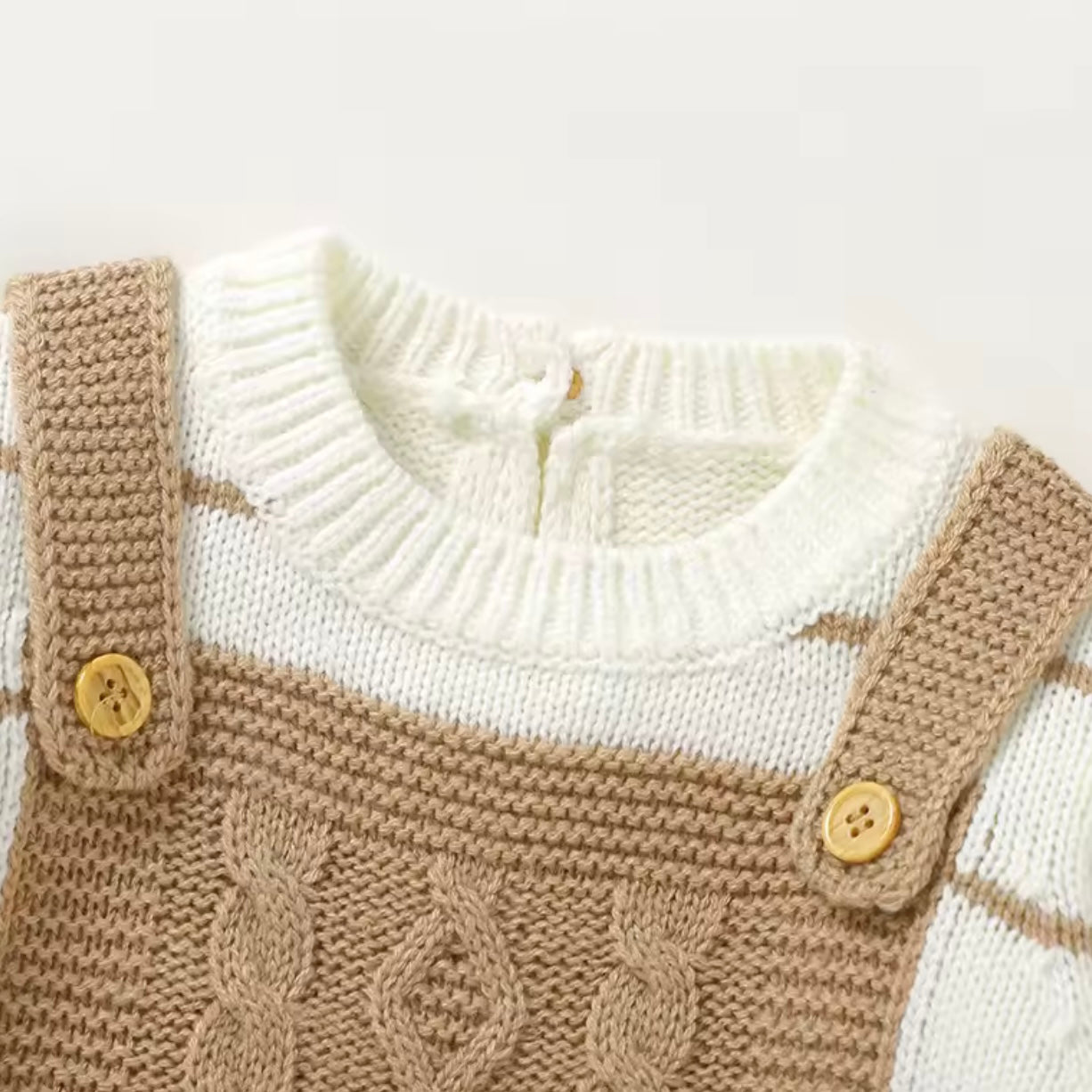 ROMPER KNITTED IN OVERALL DESIGN