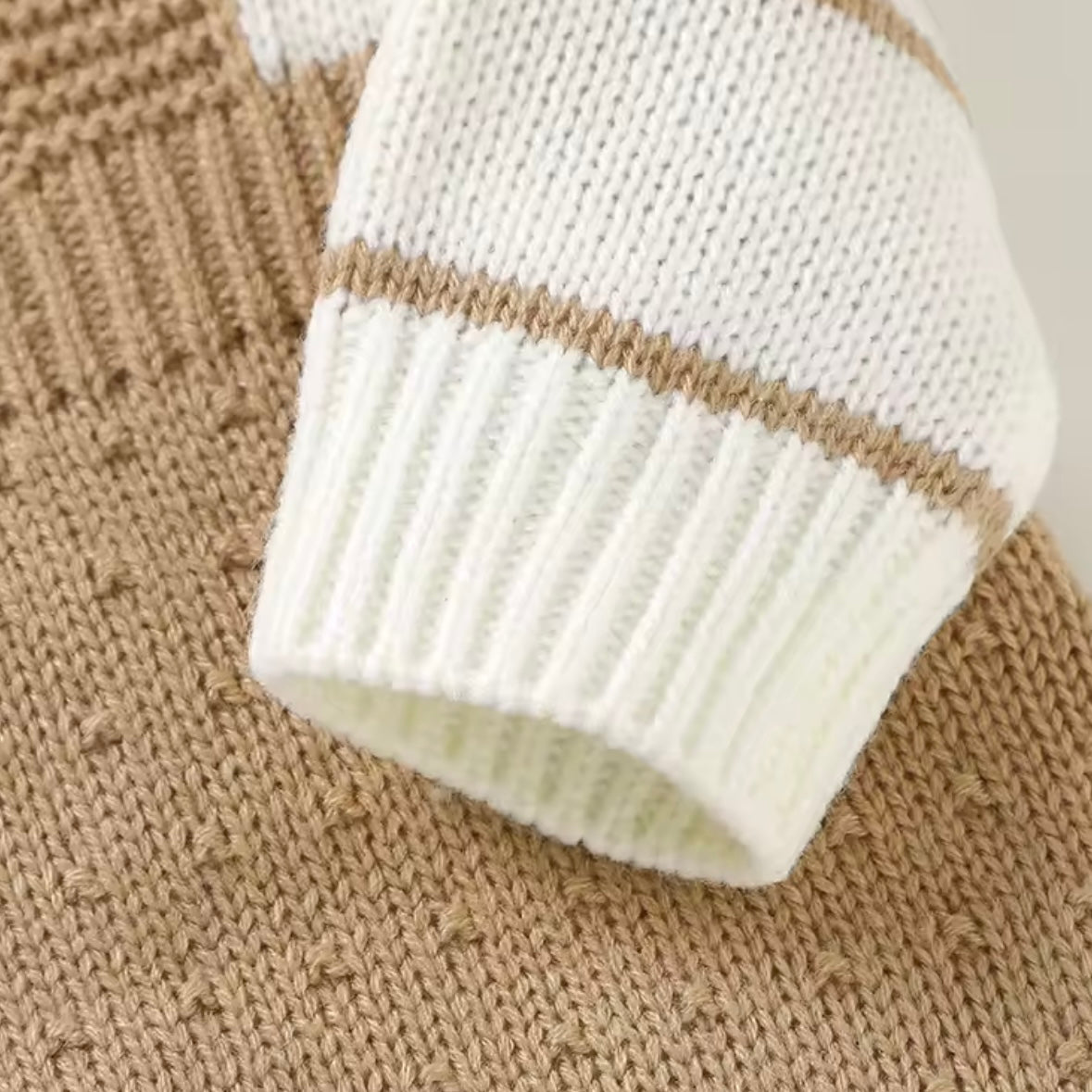 ROMPER KNITTED IN OVERALL DESIGN