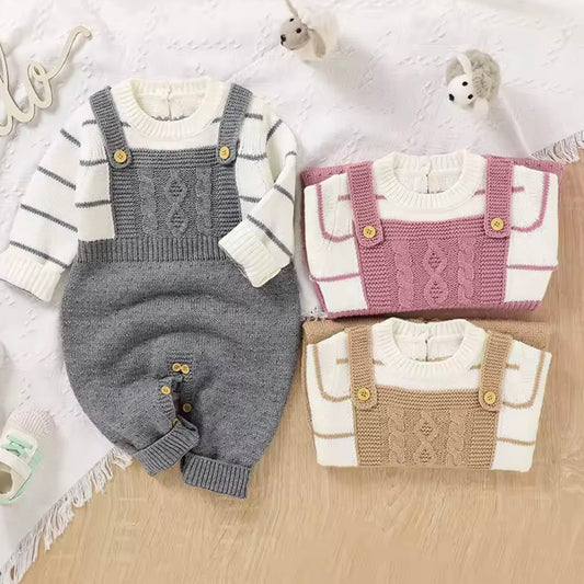 ROMPER KNITTED IN OVERALL DESIGN